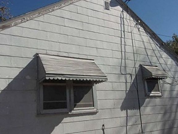 4th image of 750 E Oakdale Ave