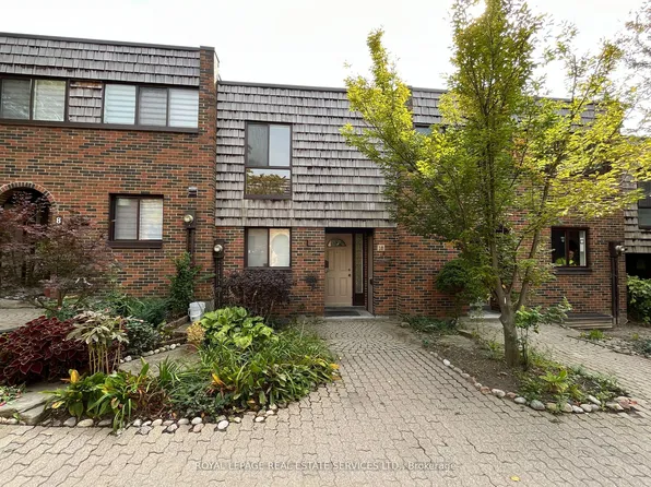 10 Yetta Shepway, Toronto, ON M2J 1X9