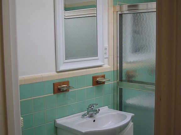3rd image of 615 Campbell Ave