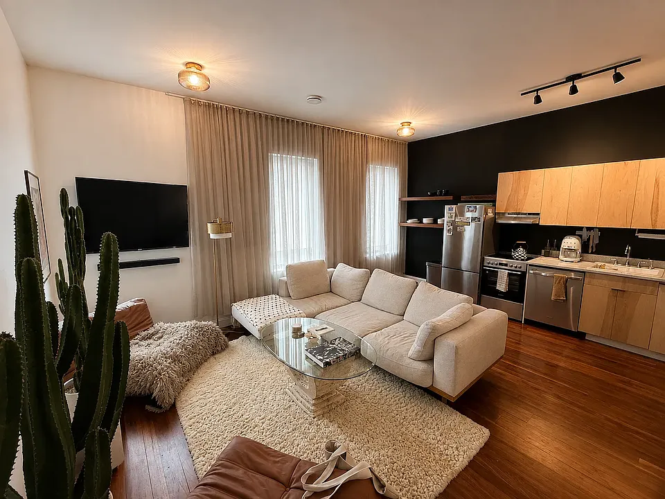 21 Greenpoint Ave #PENTHOUSE