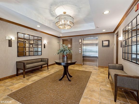 2nd image of 420 W Burlington Ave Unit 306
