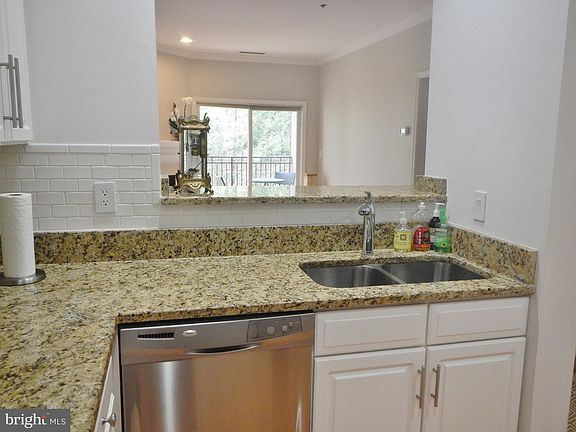 4th image of 2330 14th St N APT 206