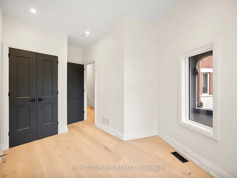94 Concord Ave E #1 — Photo 4