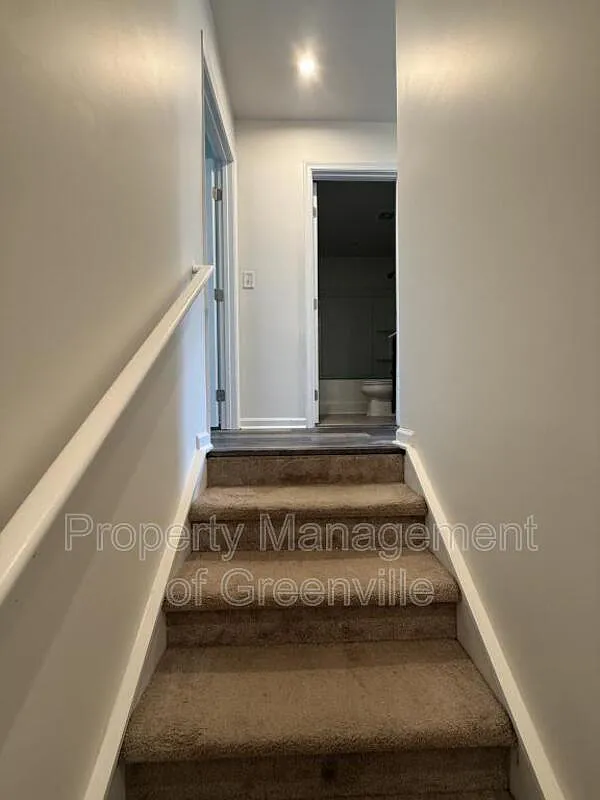 3 bed, 2.5 bath, 1210 sqft, $1,695 — Photo 2
