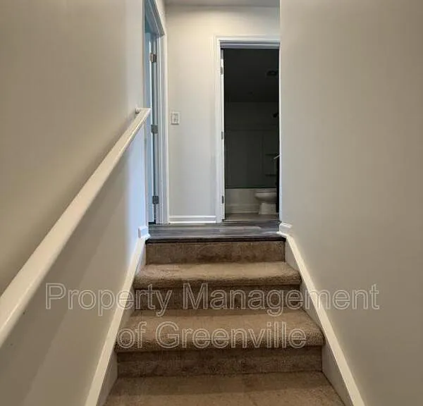 103 Fernside Ct — Photo 2