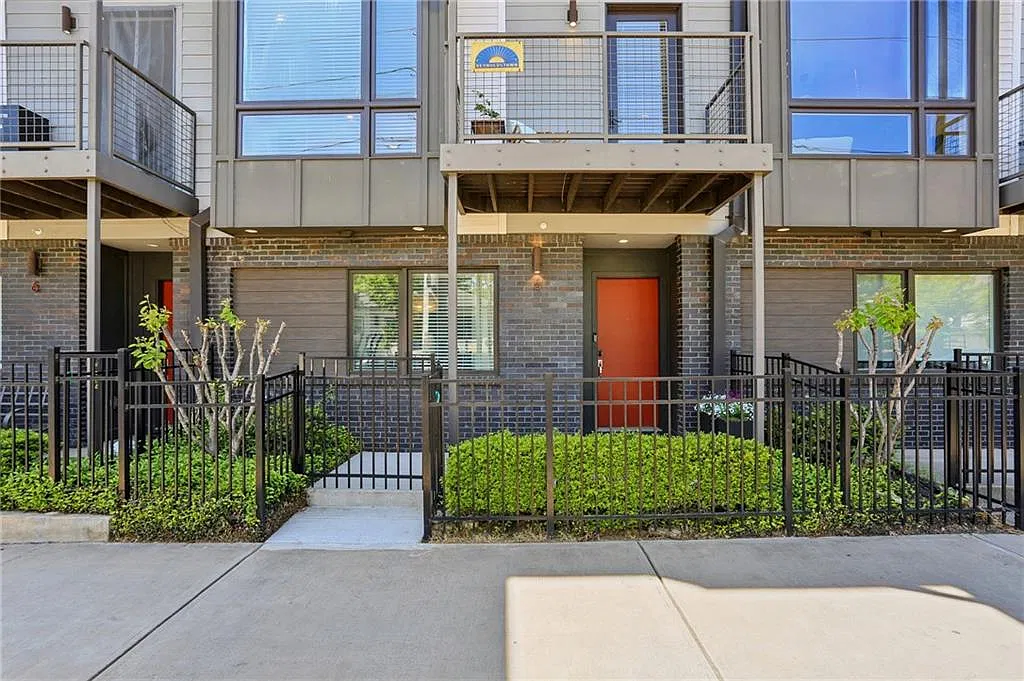 4 bed, 4.5 bath, 2491 sqft, $3,950 — Photo 2