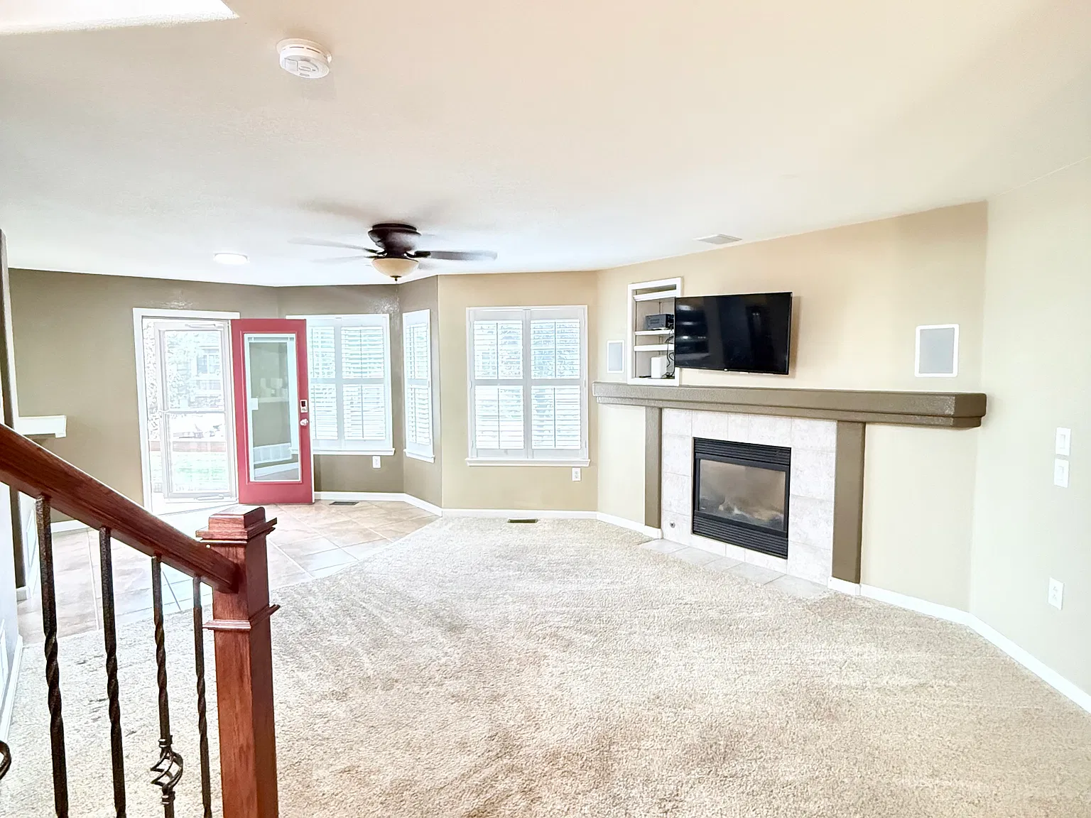 3 bed, 2.5 bath, 2429 sqft, $2,800 — Photo 2