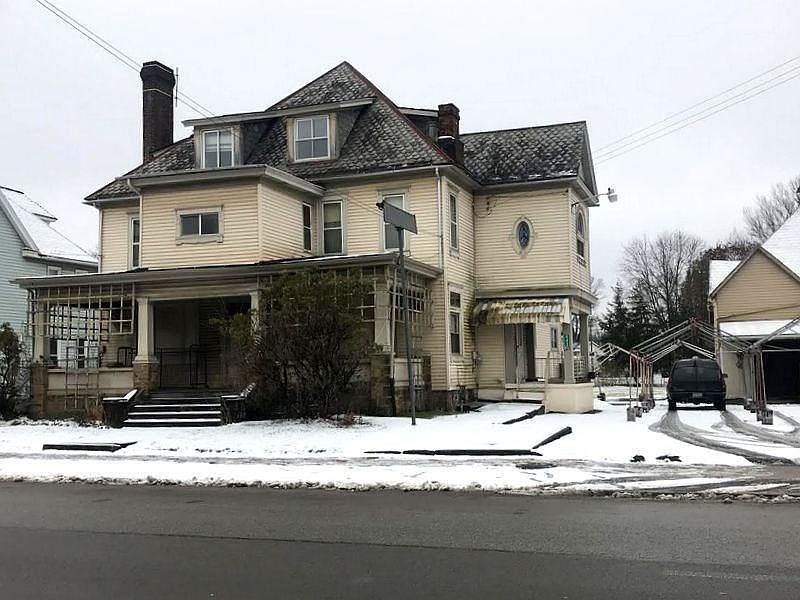 2nd image of 443 W Cunningham St #445