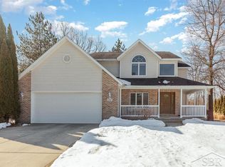 5307 Oakridge Dr, Midland, MI