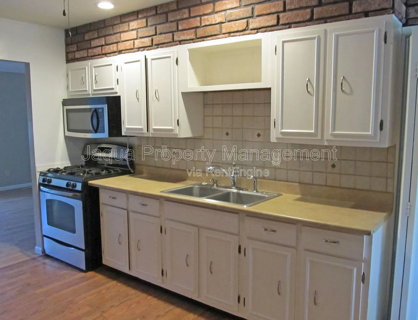 3 bed, 1.5 bath, 1304 sqft, $1,750 — Photo 4