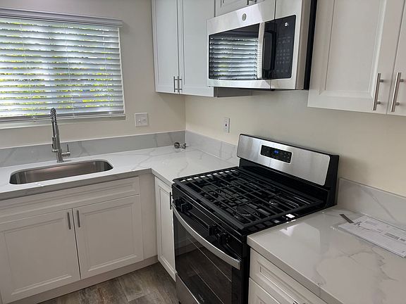 4th image of 4675 Louisiana St #9
