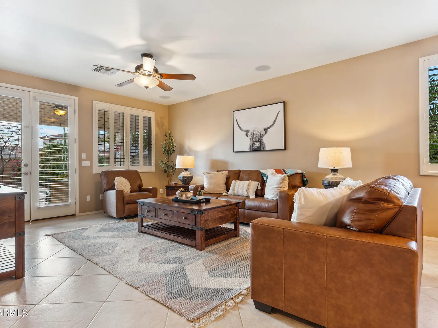 4 bed, 2.0 bath, 2205 sqft, $4,500 — Photo 3