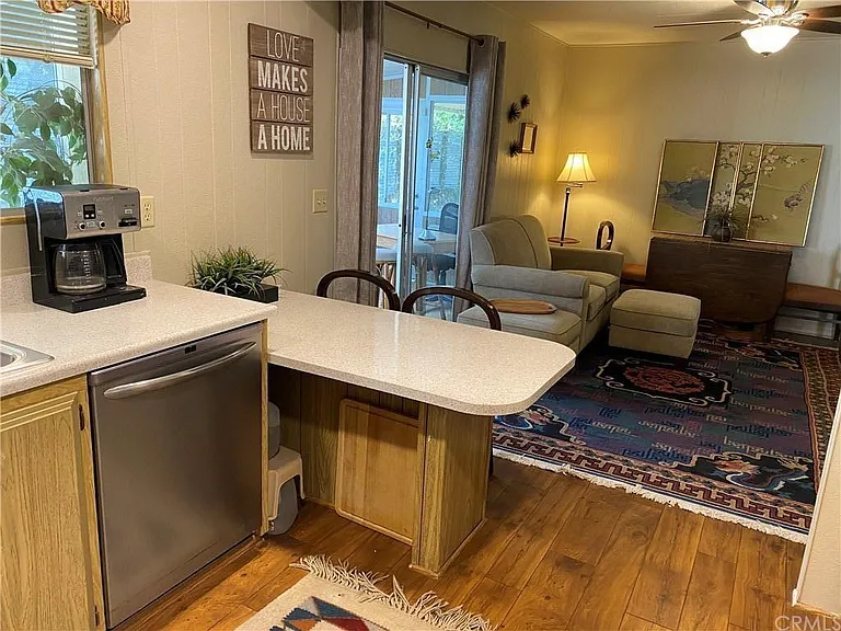 Breakfast Bar and Family Room