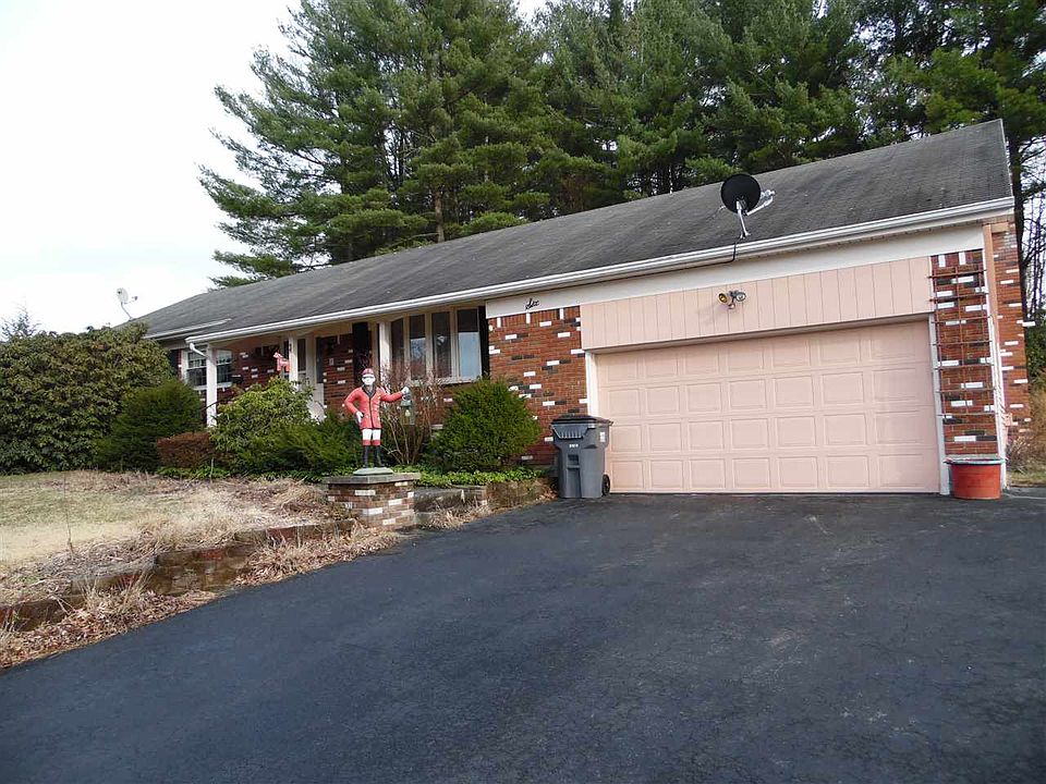 1st image of 6 Crestwood Dr