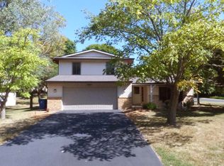 1281 Raspberry Ln, Eagan, MN 55123