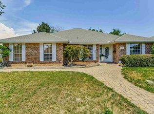 1301 Connemara Cir, Gulf Breeze, FL 32563
