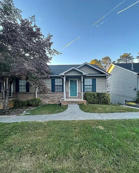 1st image of 608 Shadywood Ln