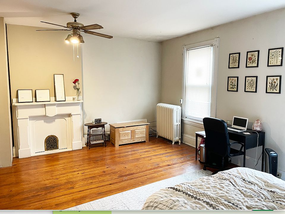 Alternative decor in the upstairs bedroom or extra living room space - amazing loft.
