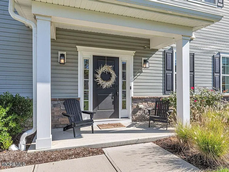 1705 Evans Ln — Photo 2