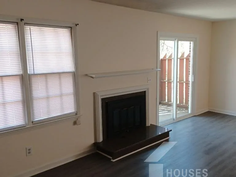 55 Summercreek Dr — Photo 6