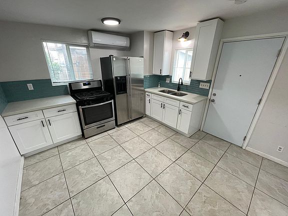 3rd image of 211 S Victoria Ave #2