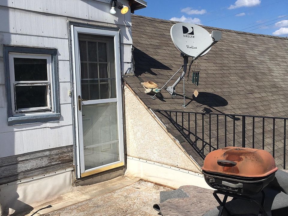 2nd image of 498 Prior Ave N