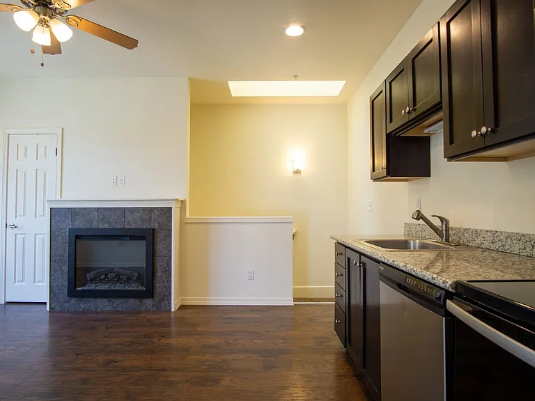 610 SE Spokane St #11 — Photo 1