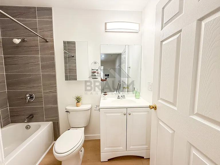 7323 WINNETKA — Photo 11