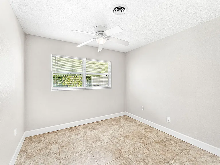 406 N Neptune Dr — Photo 22