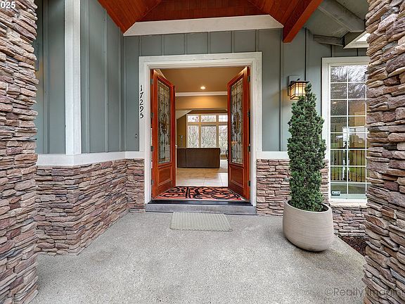 5th image of 17295 SW Soren Ct
