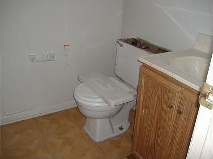 5th image of 221 Wyche St