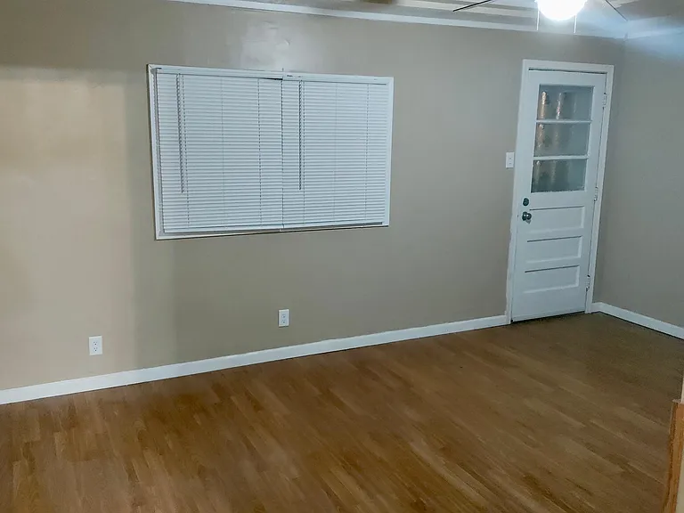 1329 E Main St — Photo 24