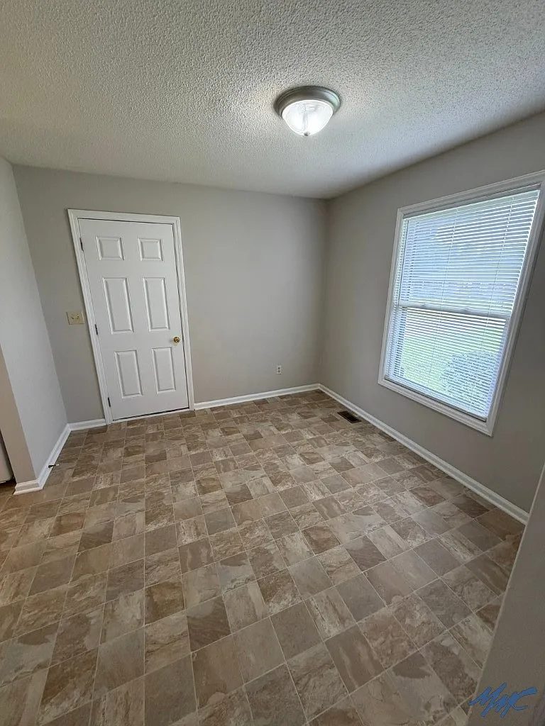 3 bed, 2.0 bath, 1575 sqft, $1,995 — Photo 3