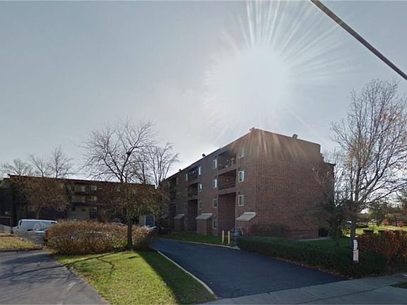 4th image of 140 Imperial Dr