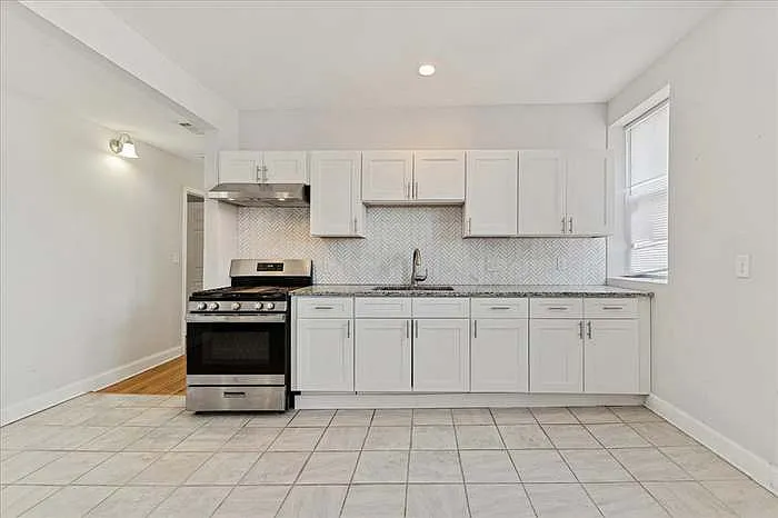 4 bed, 1600 sqft, $2,150 — Photo 3