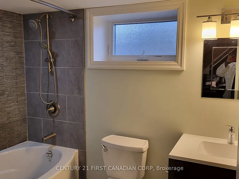 49 Woodward Ave — Photo 23