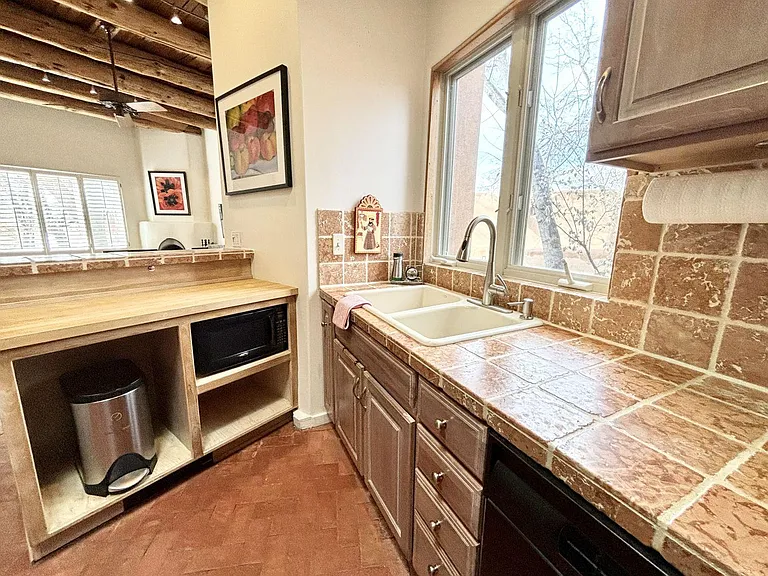 701 E Alameda St — Photo 11