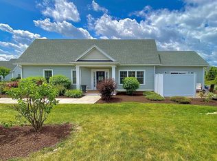 8 Oakwood Ln, Rhinebeck, NY 12572