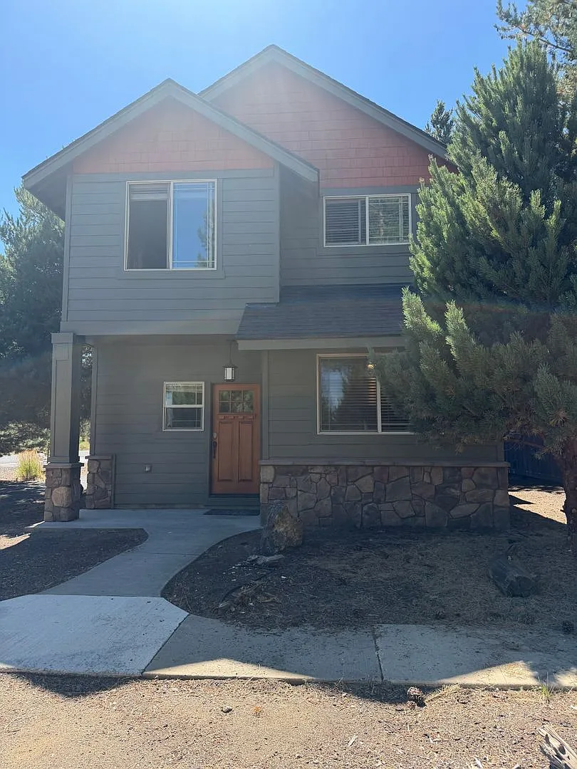 Freshly Remodeled 3 Bedroom 2.5 Bathroom Home in Crescent Creek — Photo 1