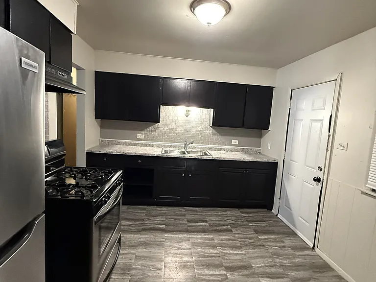 3327 Laurel Ln — Photo 5