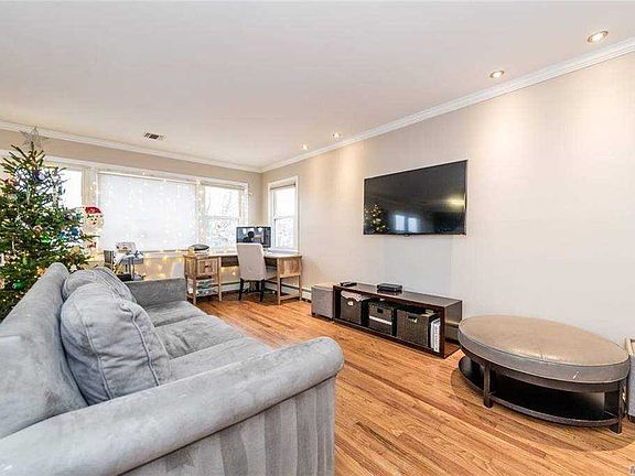 3rd image of 521 W Olive St