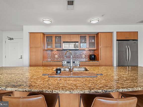 4th image of 675 President St Unit 2005