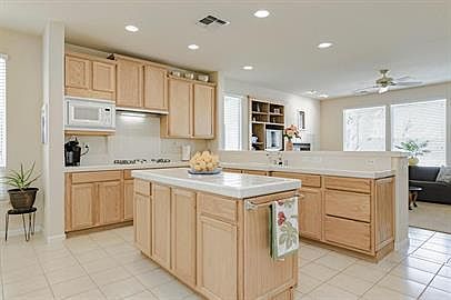 3rd image of 6088 Crater Lake Dr