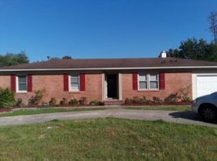 5136 Longbranch Dr, Fayetteville, NC 28303