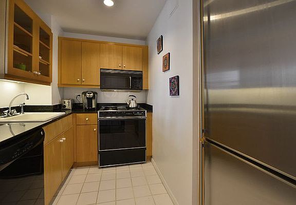 3rd image of 160 W 66th St APT 32C