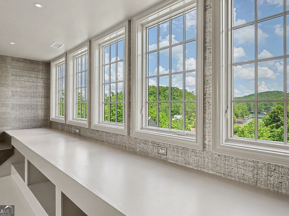 40th image of 140 Cove View Ln