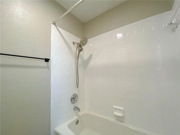 11908 Sunhillow Bnd #B — Photo 17