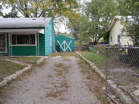 2nd image of 120 Flint St