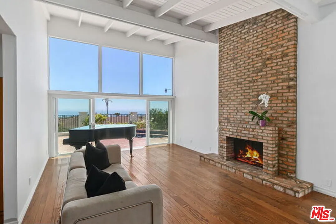 5 bed, 3.0 bath, 2718 sqft, $12,000 — Photo 4