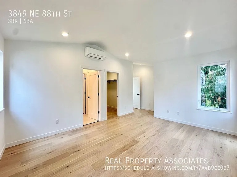 3849 NE 88th St — Photo 26